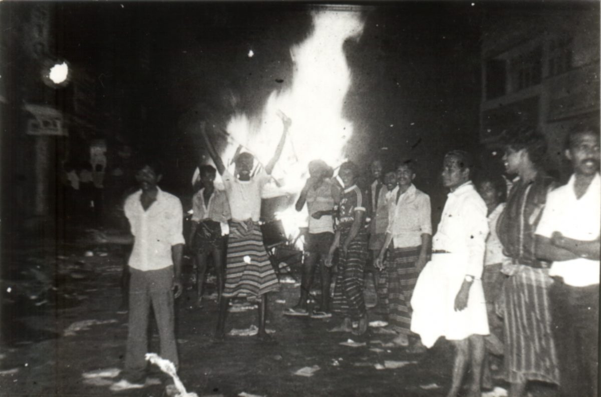 14a borella rioters 1983 burning e1469110569248
