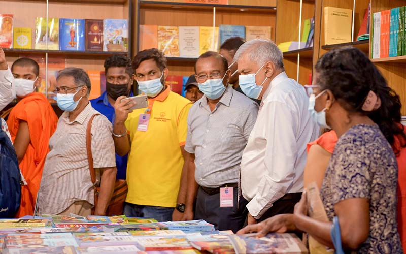 President visits the Colombo International Book Fair 02